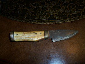 OLD HUNTING KNIFE.